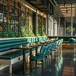 The Social Hub Extended Hotel